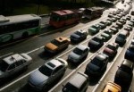 Kierowcy w siedmiu największych polskich miastach tracą już 3,8 mld zł rocznie przez korki